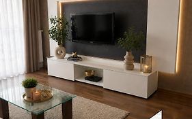 Vijolie West Exclusive